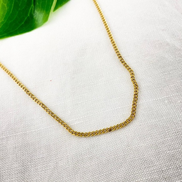 ZOE Curb 18k Gold Plated Stainless Steel Curb Necklace - Picture 3 of 7